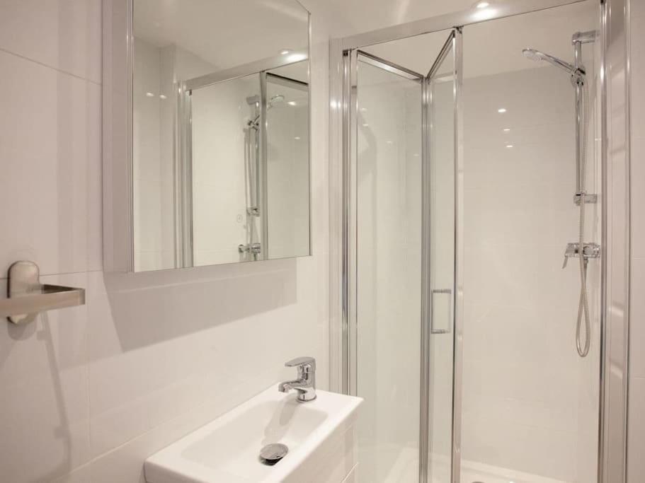 1 Perfectly Located Stylish, Comfortable Apartment Sidmouth Buitenkant foto