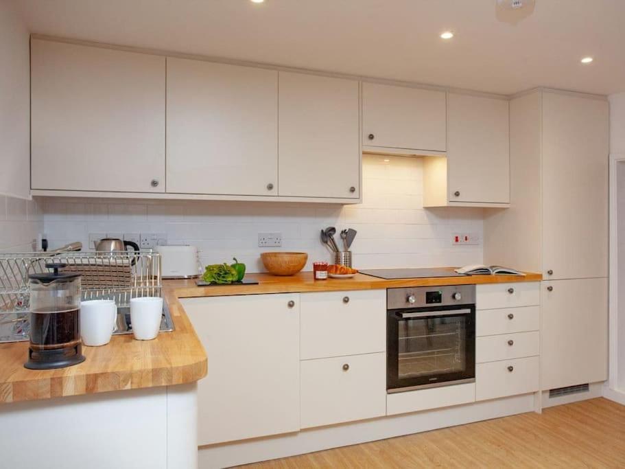 1 Perfectly Located Stylish, Comfortable Apartment Sidmouth Buitenkant foto