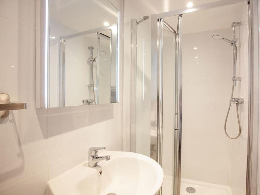 1 Perfectly Located Stylish, Comfortable Apartment Sidmouth Buitenkant foto